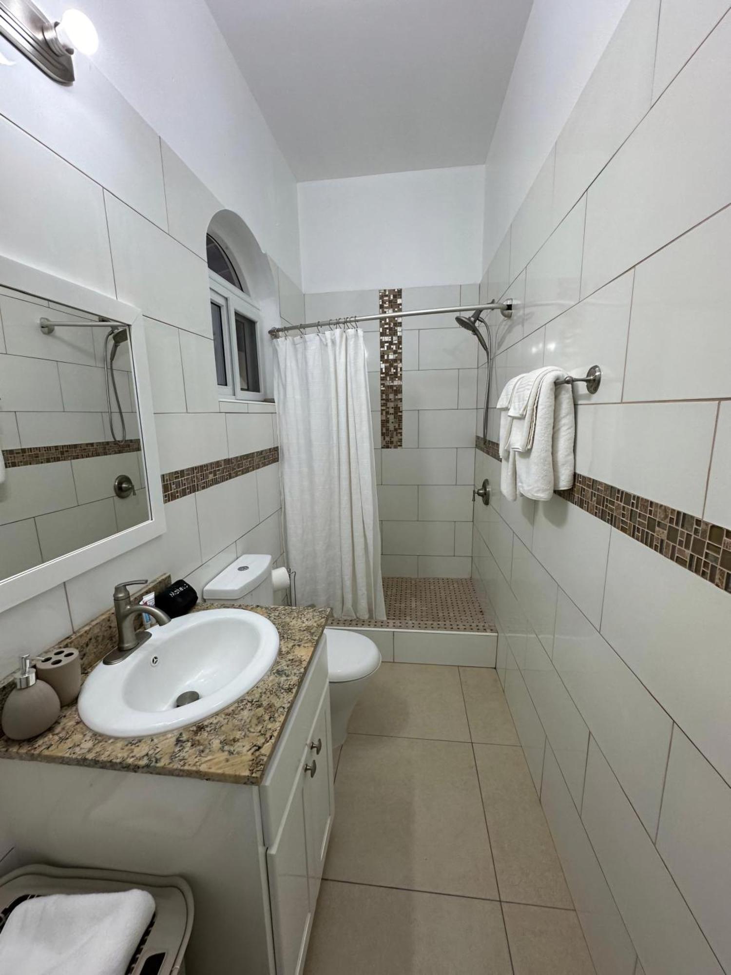Eldorado Guesthouse & Car Rental Roseau Rom bilde