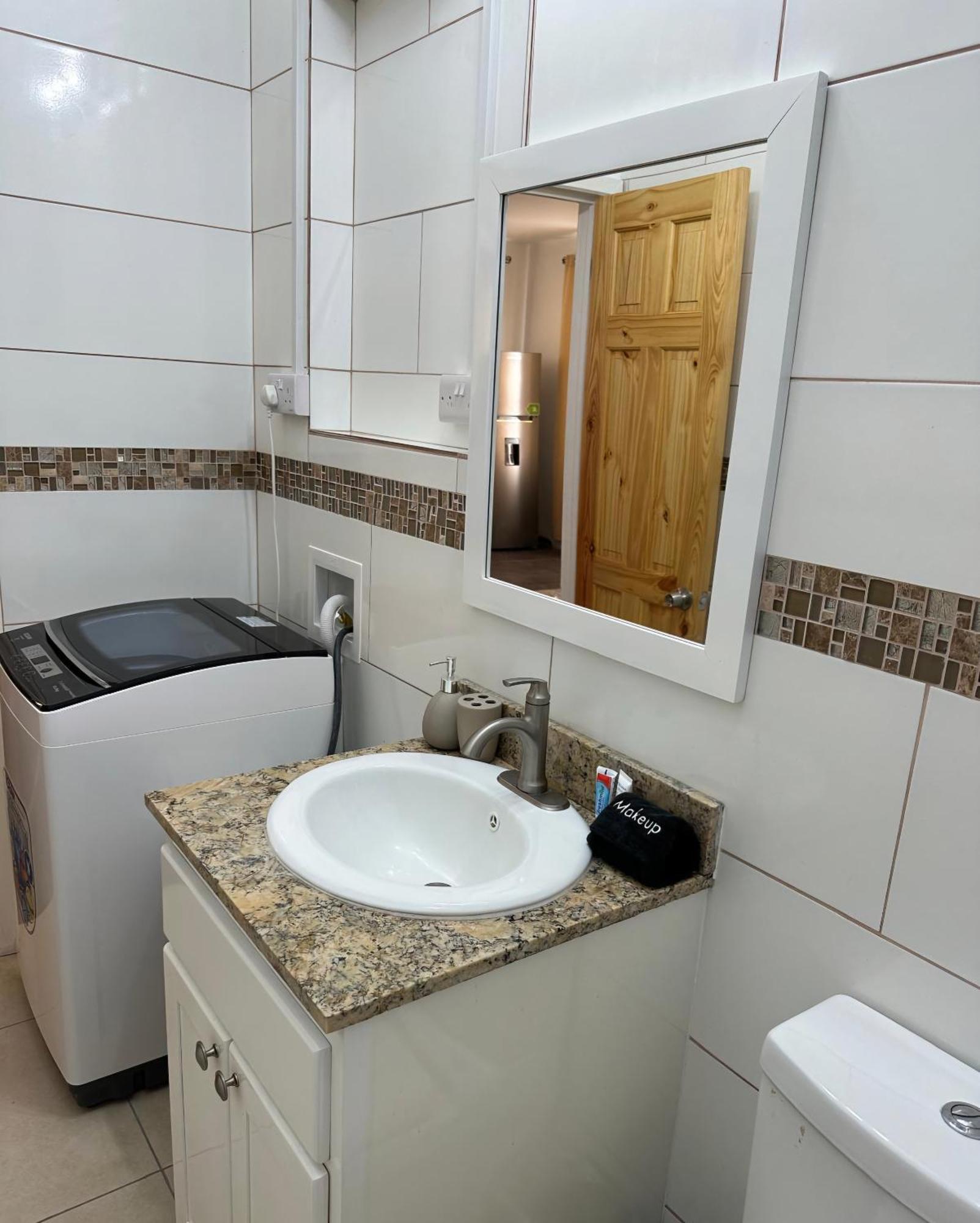 Eldorado Guesthouse & Car Rental Roseau Rom bilde
