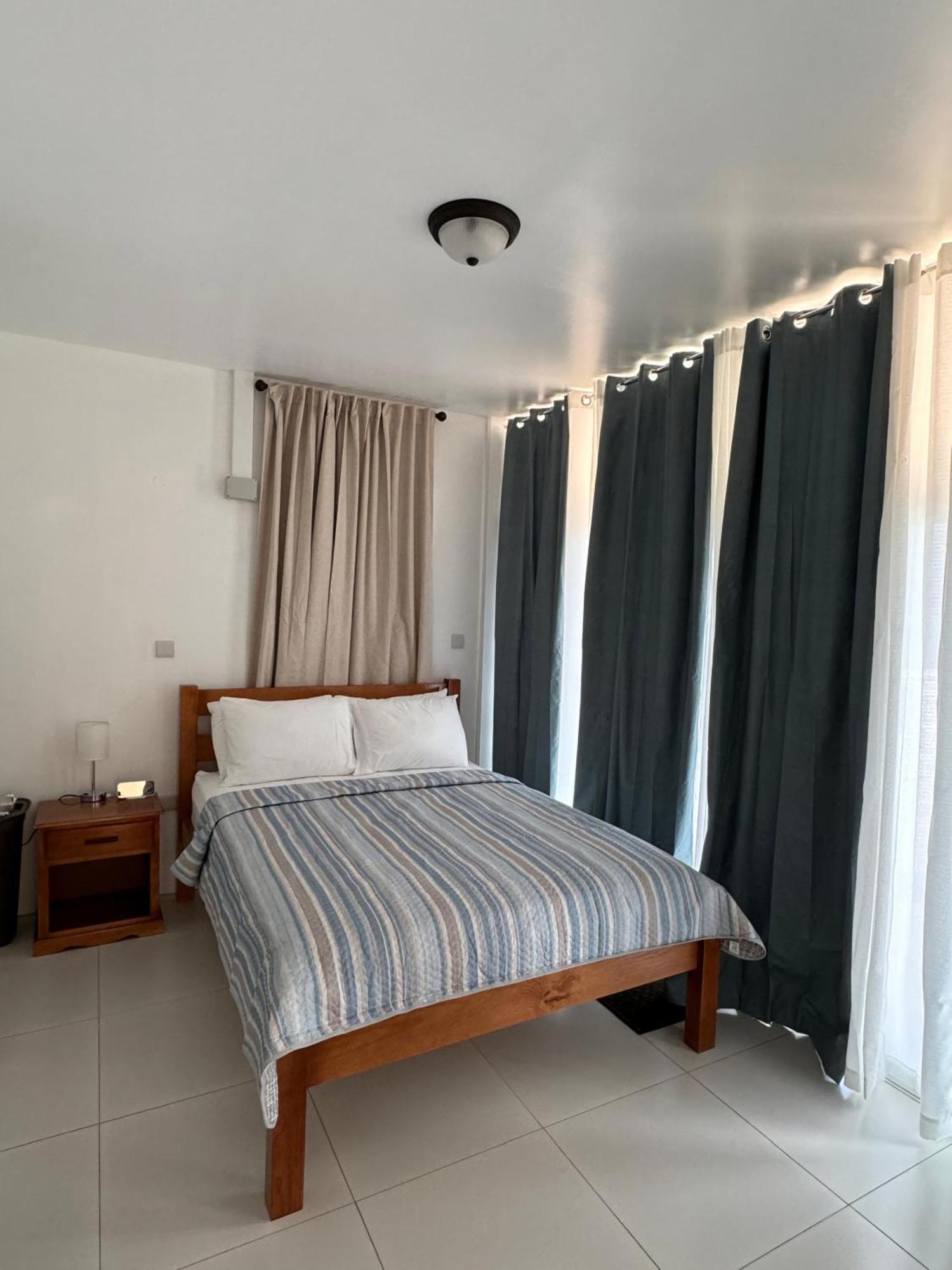 Eldorado Guesthouse & Car Rental Roseau Rom bilde
